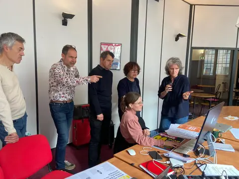 L'équipe au travail