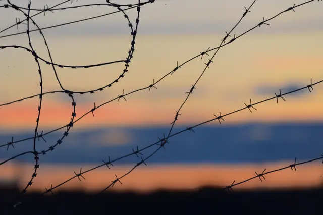 Loi « immigration » : « Des digues ont sauté face à la xénophobie et à la remise en cause de l’État de droit »