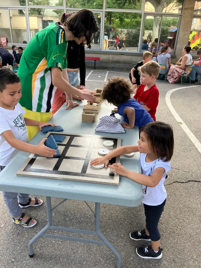 Activités ludiques à l’école maternelle de Mallemort en PACA