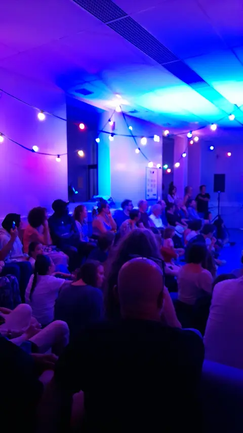 Spectacle dans Monnet